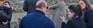 Palestra scuola Calvino, lavori in corso. La Giunta in visita al cantiere.