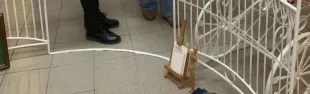 Il Sindaco Carlo Boni visita l’atelier dell’artista Emanuela Simoncini. Pontassieve, 13 febbraio 2025