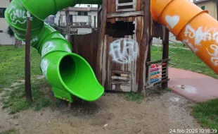 Vandalizzati i nuovi giochi del Parco Curiel di Pontassieve