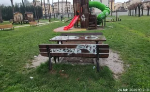 Vandalizzati i nuovi giochi del Parco Curiel di Pontassieve