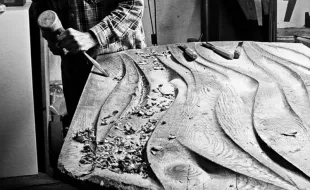 dal 28 maggio al 2 giugno 2025 lo storico complesso delle Gualchiere di Remole accoglie la mostra “Il fiume, la pietra, il gesto”, un evento che intreccia arte contemporanea, memoria del territorio e restituzione storica.