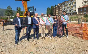 Giani inaugura il cantiere della Casa della Comunità “Borgo Verde” di Pontassieve. 16 luglio 2025