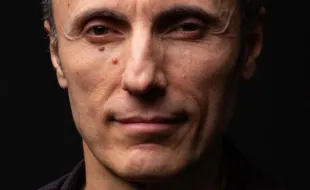 Valerio Aprea tra i protagonisti della stagione 2025/26 del Teatro Cinema Italia, dedicata al grande teatro di prosa