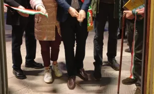 Invenzioni dorate taglio nastro