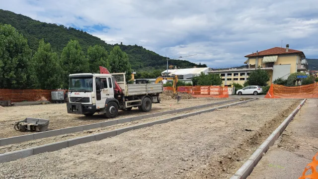 Sieci, piazza Vivaldi: in corso lavori di riqualificazione. Pontassieve, luglio 2024
