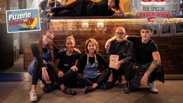 2025, la pizzeria Da Sandrino anche quest’anno conquista i "Due spicchi" sulla Guida Gambero Rosso