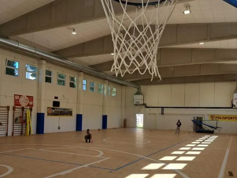 Completata la nuova pavimentazione della palestra di Sieci